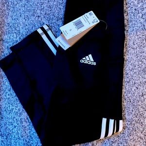 Adidas small capris leggings with pockets